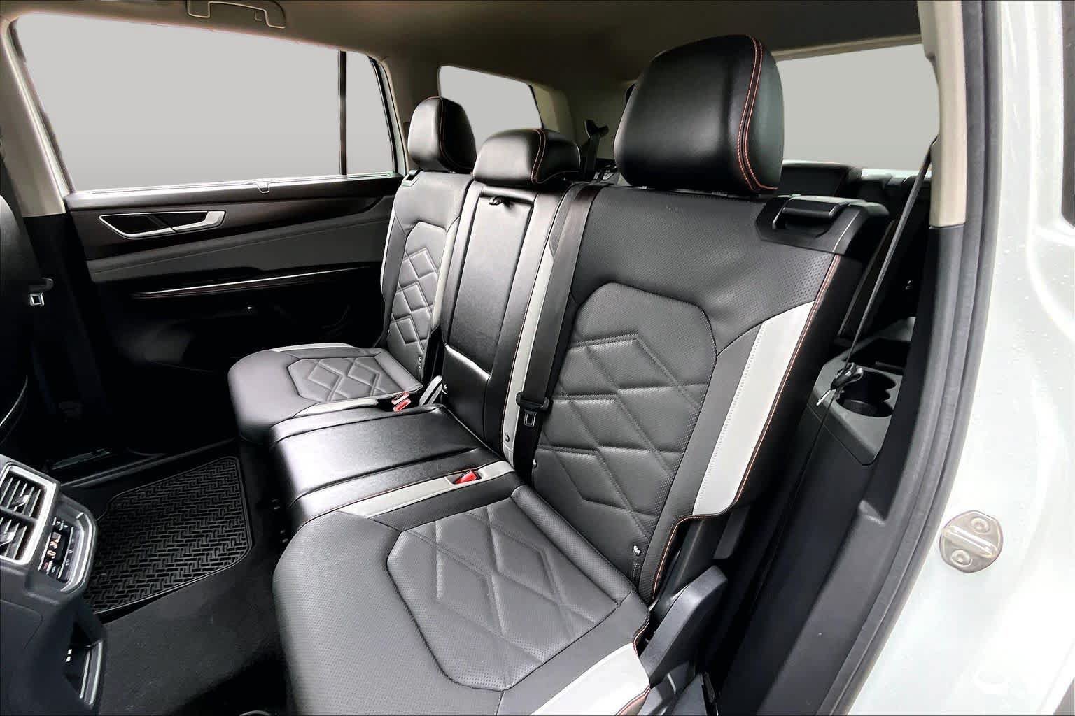 Used 2024 Volkswagen Atlas Peak Edition SE AWD/4WD image 21