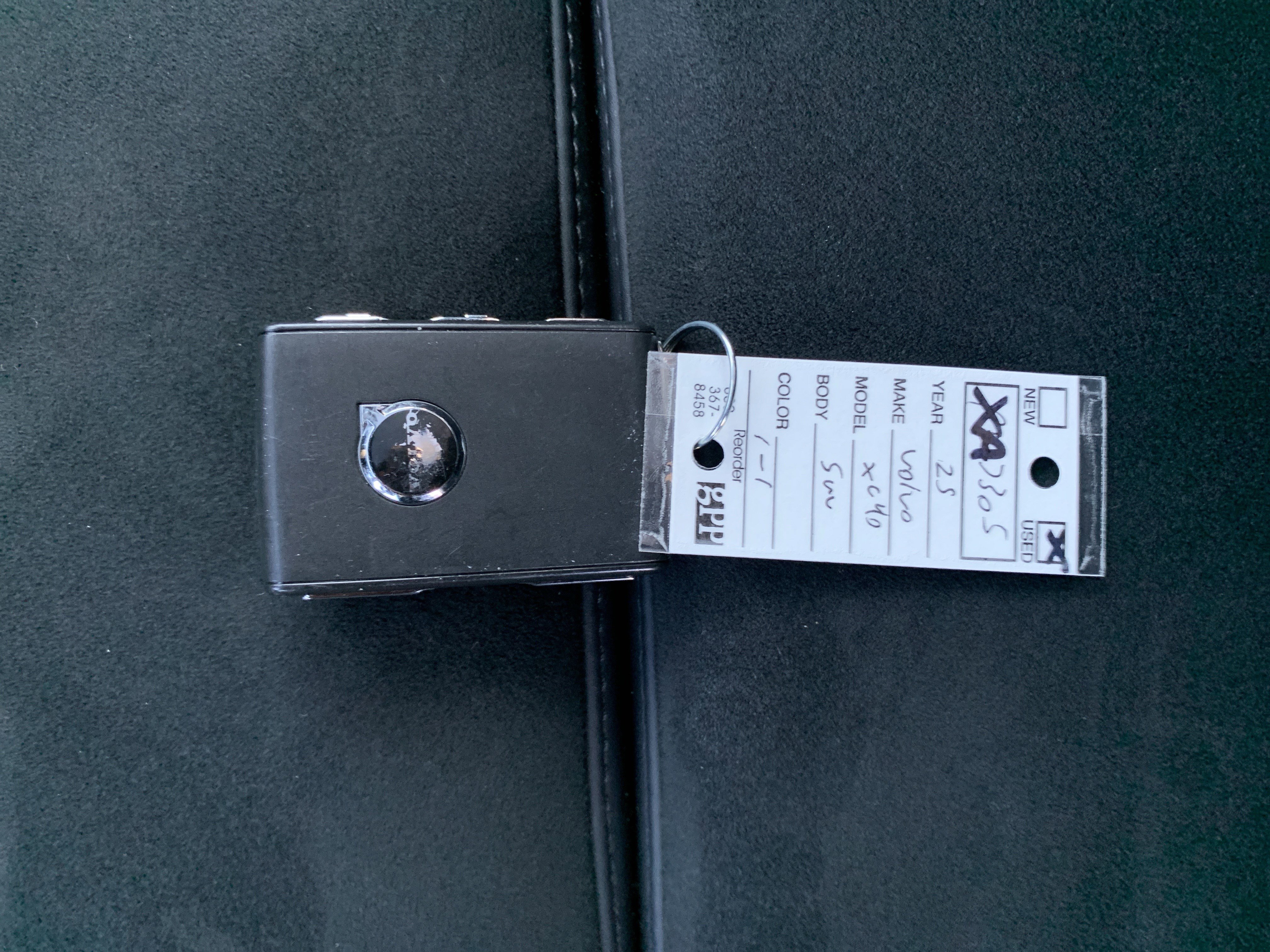 Used 2025 Volvo XC40 B5 Plus image 37