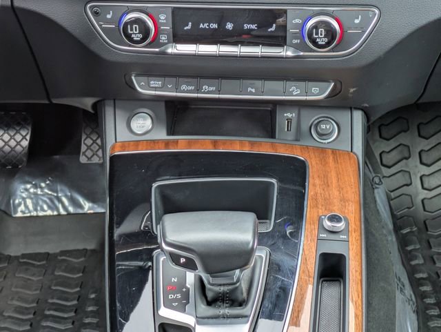 Used 2023 Audi Q5 2.0T Premium w/ Convenience Package image 16