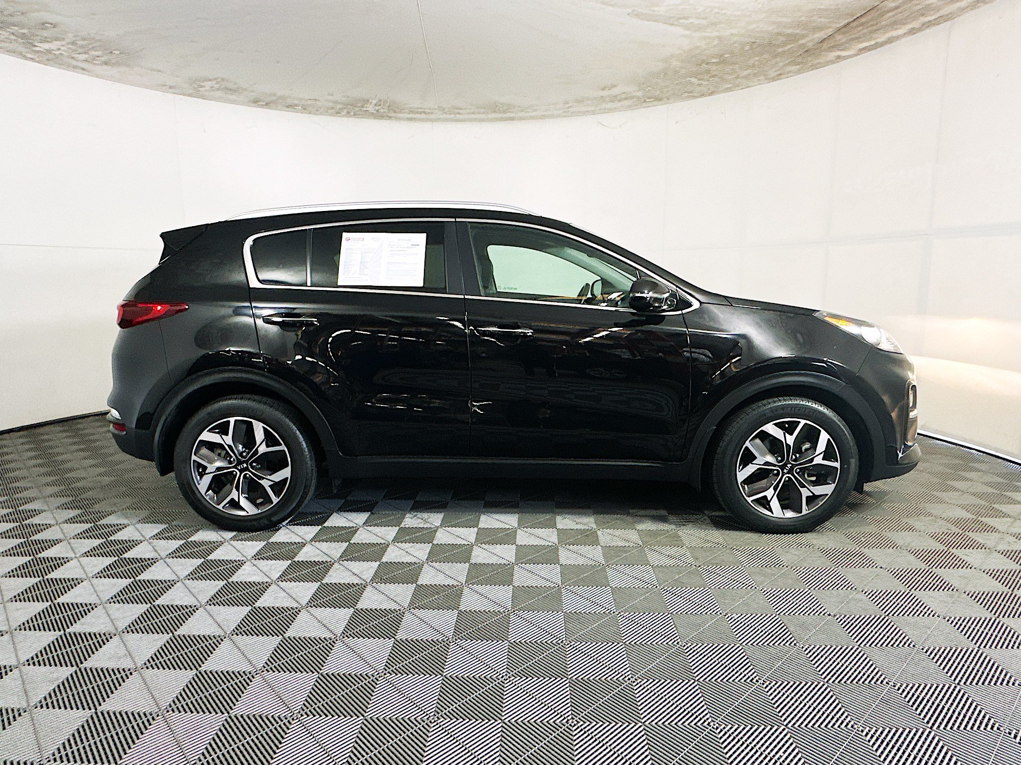 Used 2021 Kia Sportage EX FWD image 2