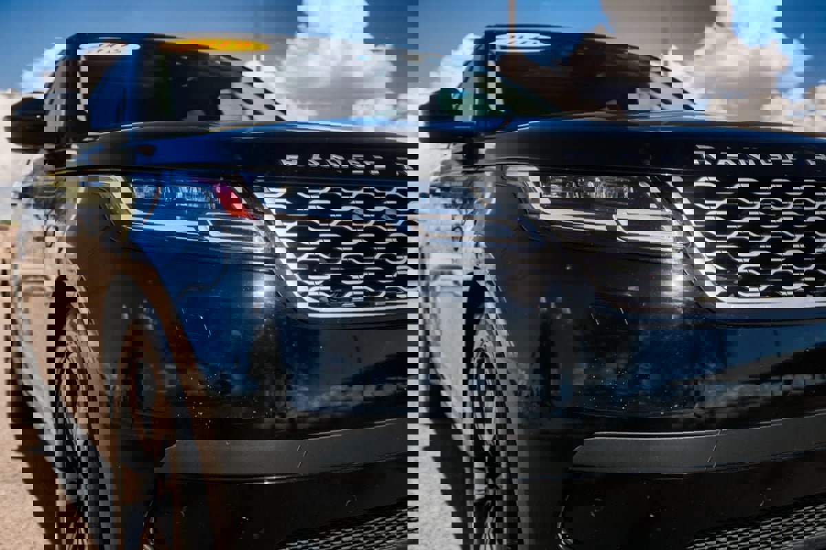 Used 2019 Land Rover Range Rover Velar S image 3