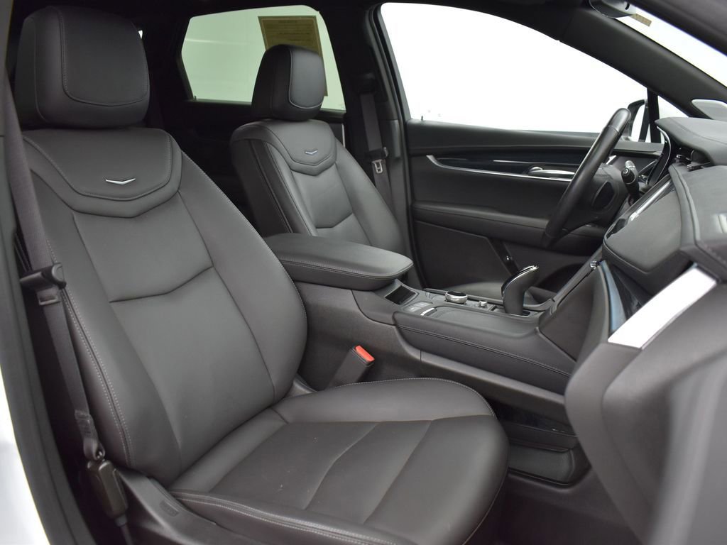 Certified 2024 Cadillac XT5 Premium Luxury w/ LPO, Floor Liner Package image 32