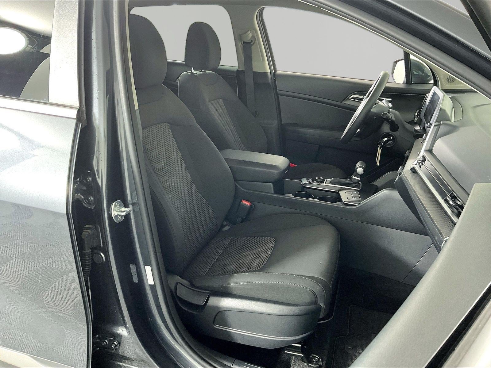 Used 2025 Kia Sportage LX AWD/4WD image 28