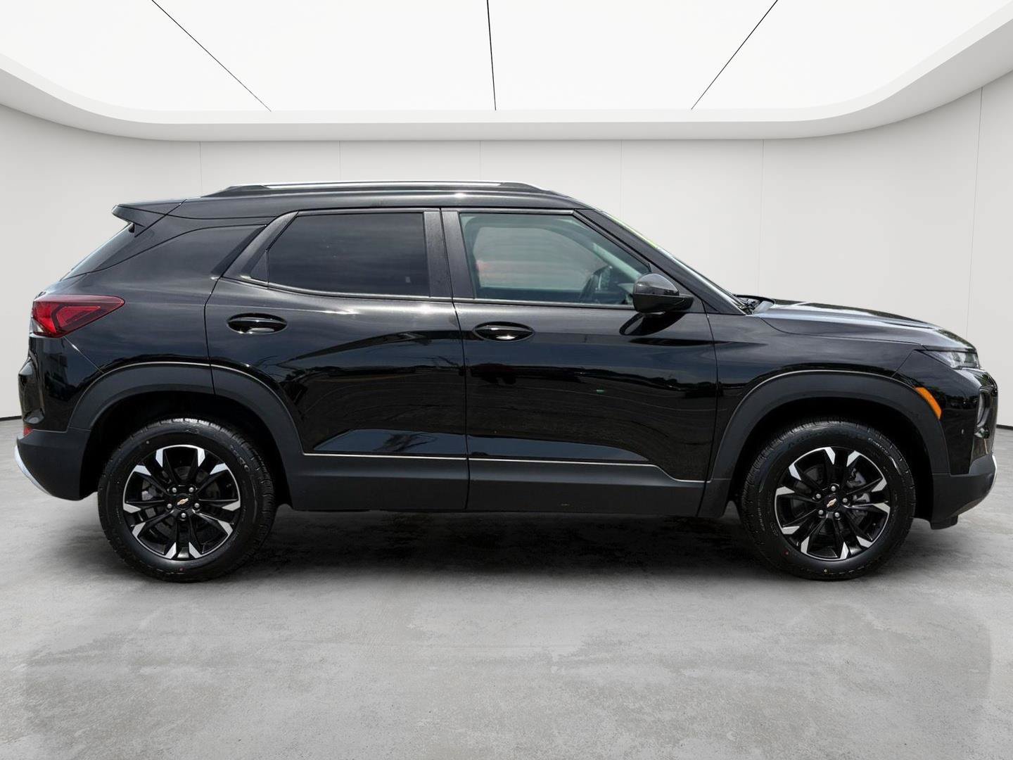 Used 2023 Chevrolet TrailBlazer LT w/ Convenience Package AWD/4WD image 9