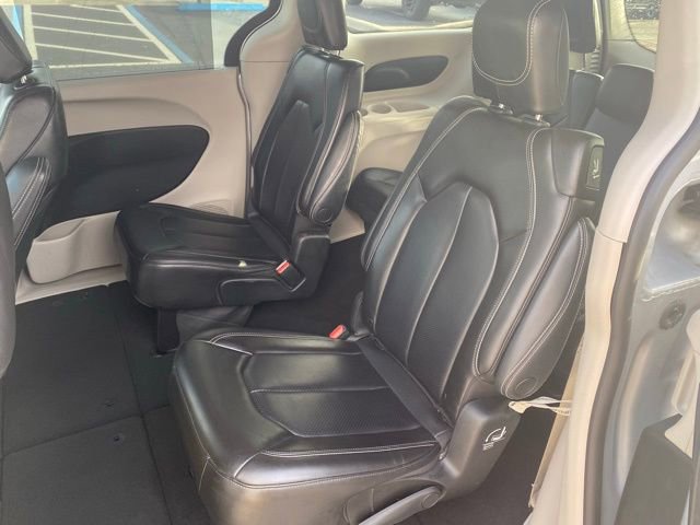 Used 2023 Chrysler Pacifica Touring-L image 24