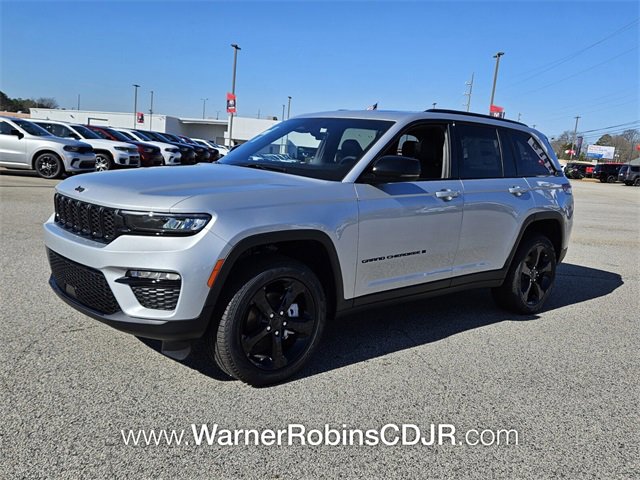 New 2025 Jeep Grand Cherokee Limited w/ Black Appearance Package image 3