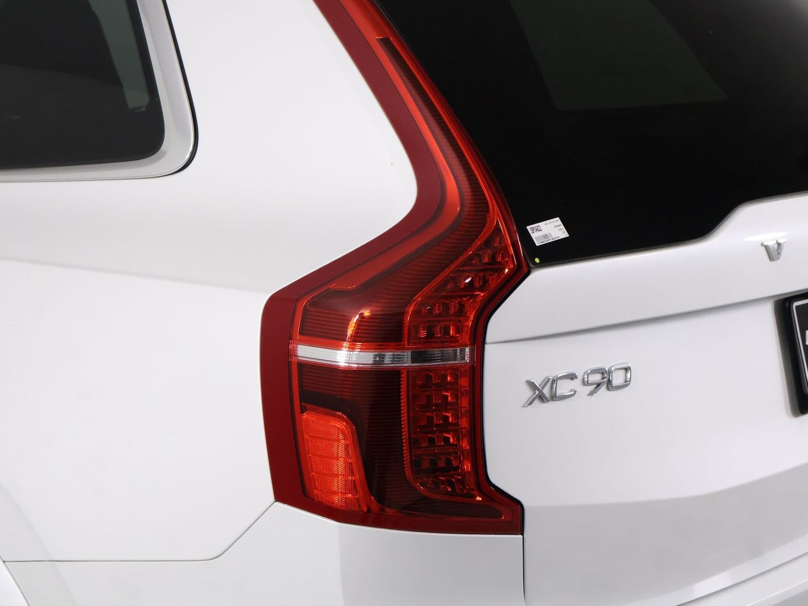 Certified 2023 Volvo XC90 T8 Plus AWD/4WD image 18