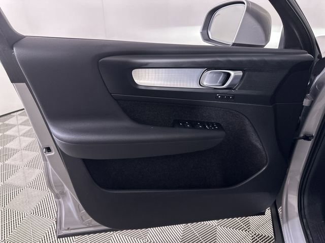 Used 2023 Volvo XC40 B5 Core image 64