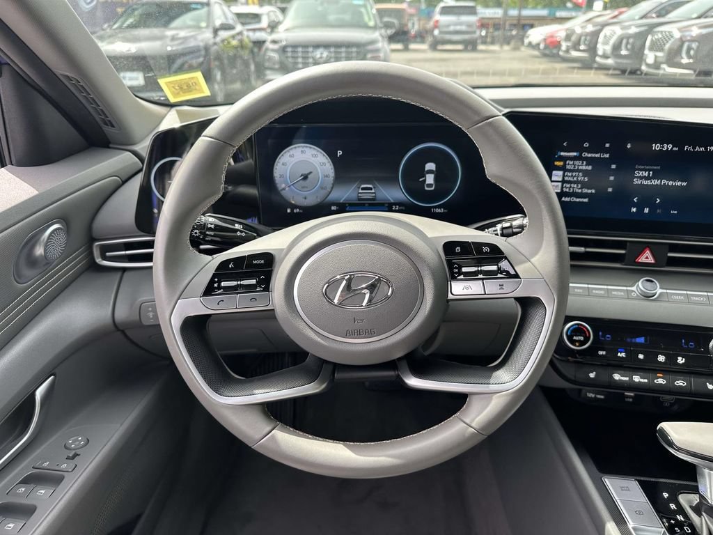 Used 2023 Hyundai Elantra SEL w/ Convenience Package FWD image 11