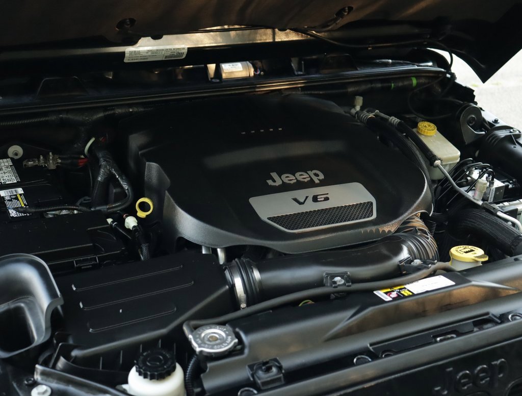 Used 2015 Jeep Wrangler Unlimited Sahara image 24