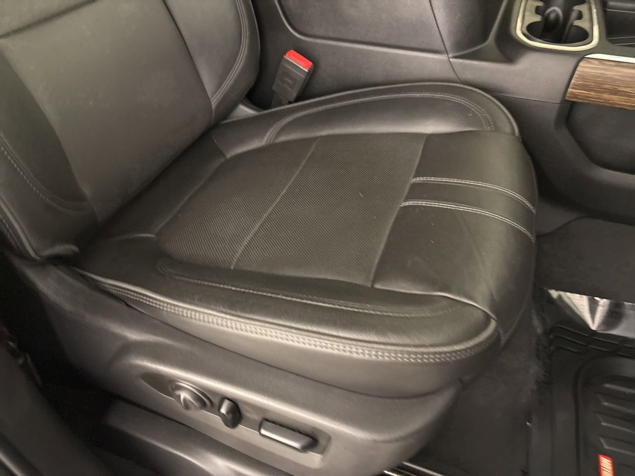 Used 2020 Chevrolet Silverado 3500 High Country w/ Technology Package image 30