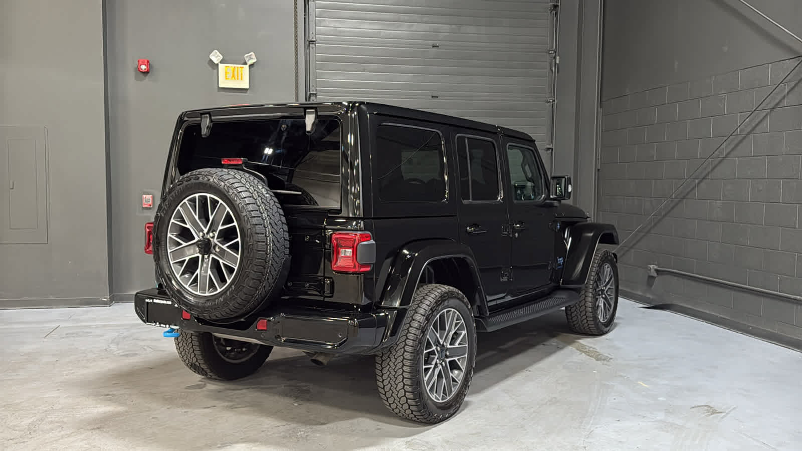 Used 2024 Jeep Wrangler High Altitude AWD/4WD image 6