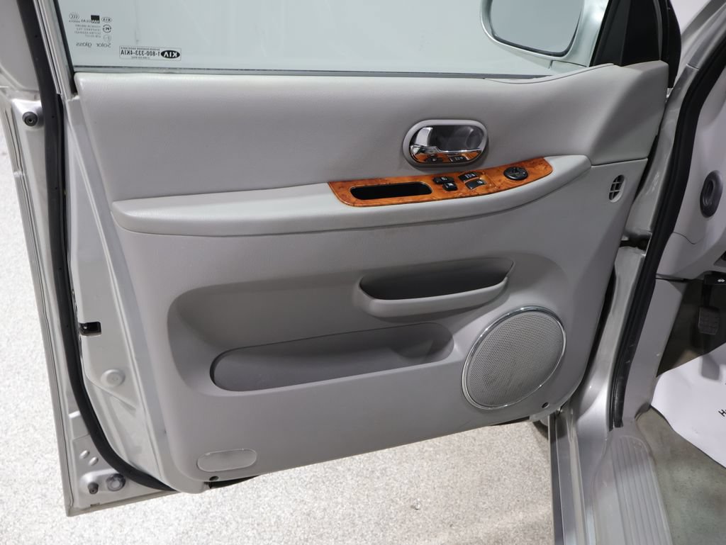 Used 2004 Kia Sedona LX FWD image 12