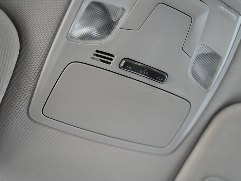 Used 2015 Toyota Sienna L image 48