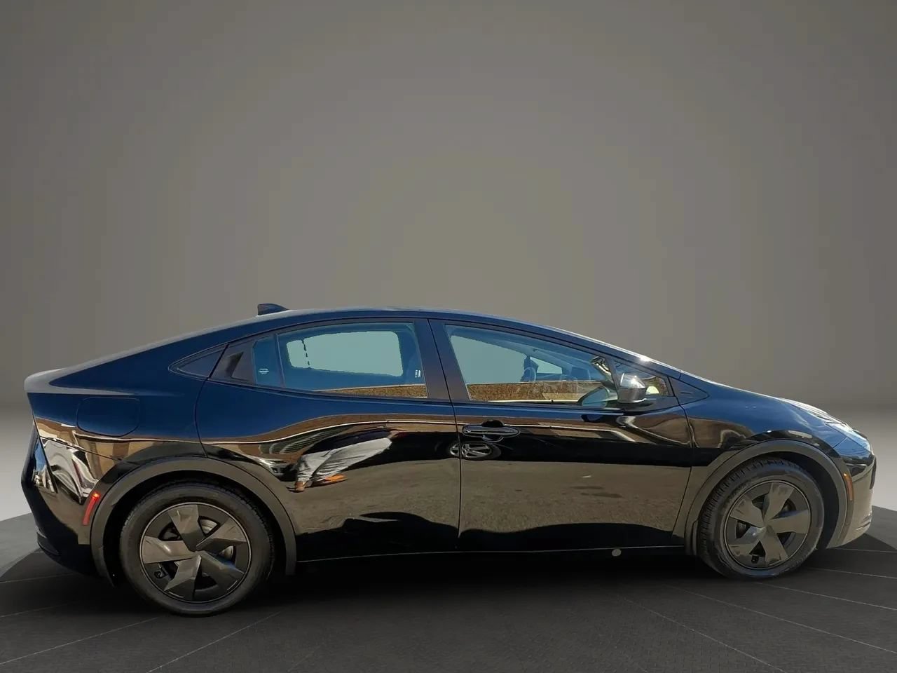 Used 2023 Toyota Prius Prime FWD image 6