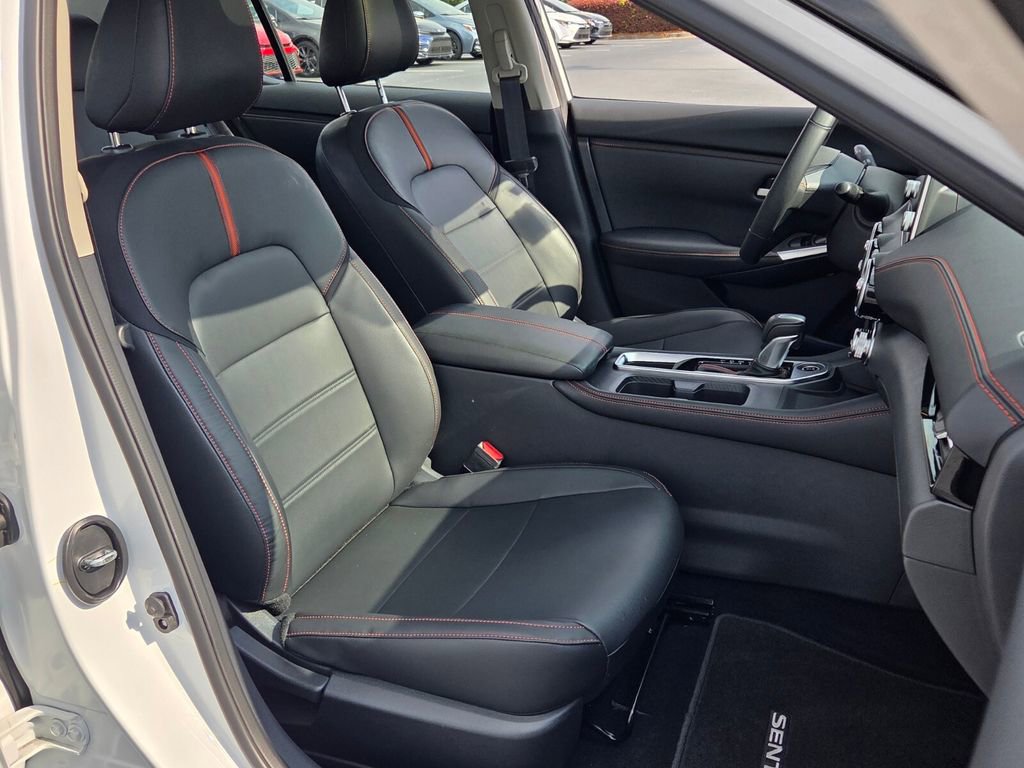 Used 2025 Nissan Sentra SR w/ SR Premium Package image 17