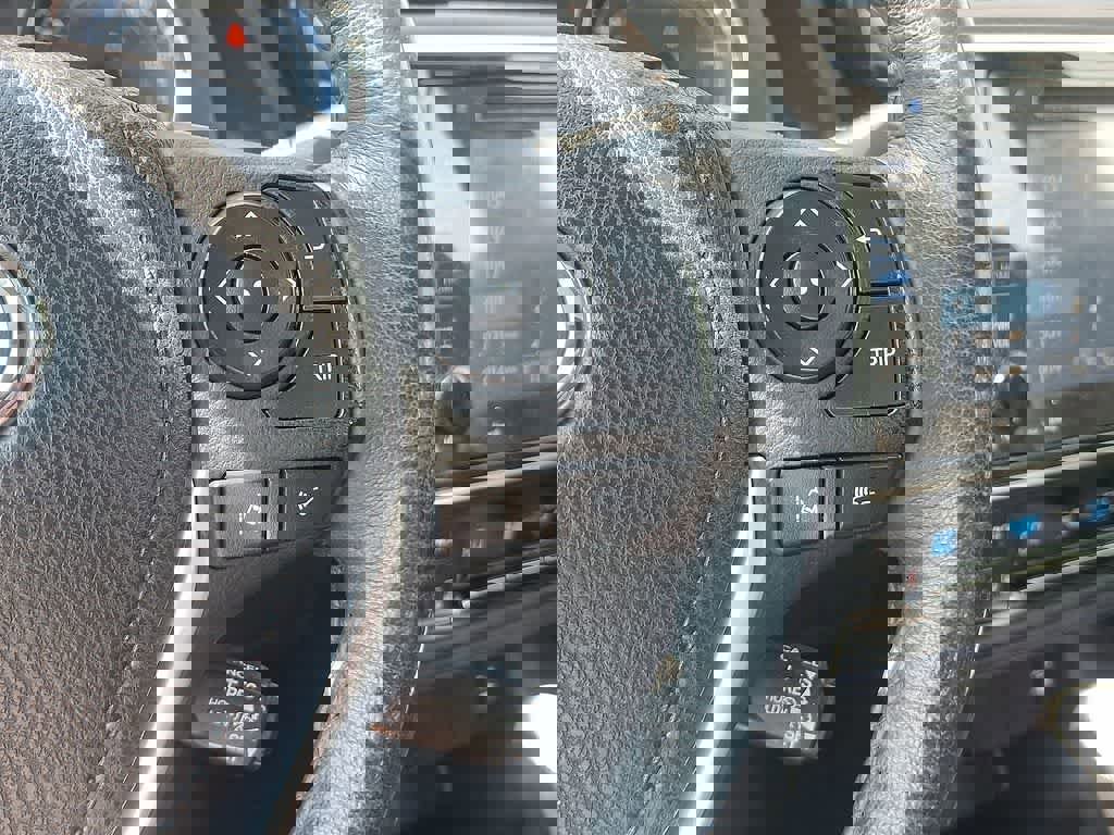 Used 2017 Toyota Corolla SE w/ SE Premium Package FWD image 18