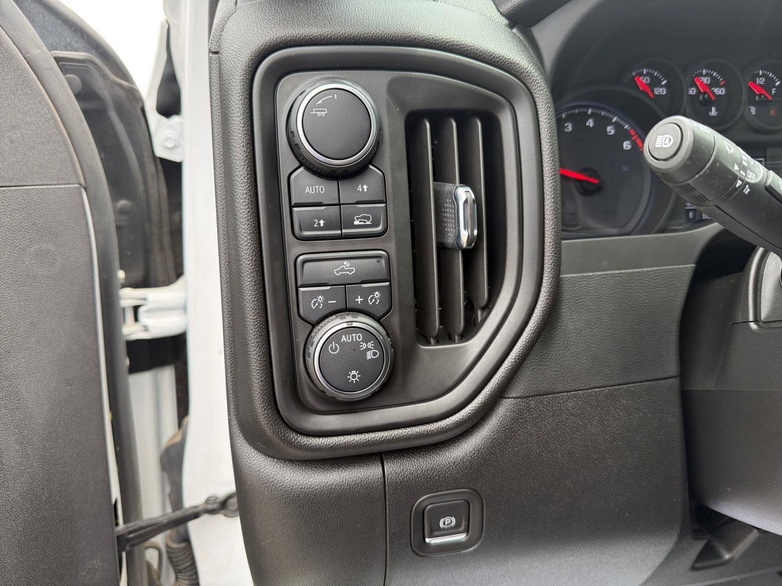 Used 2023 Chevrolet Silverado 1500 Custom AWD/4WD image 17