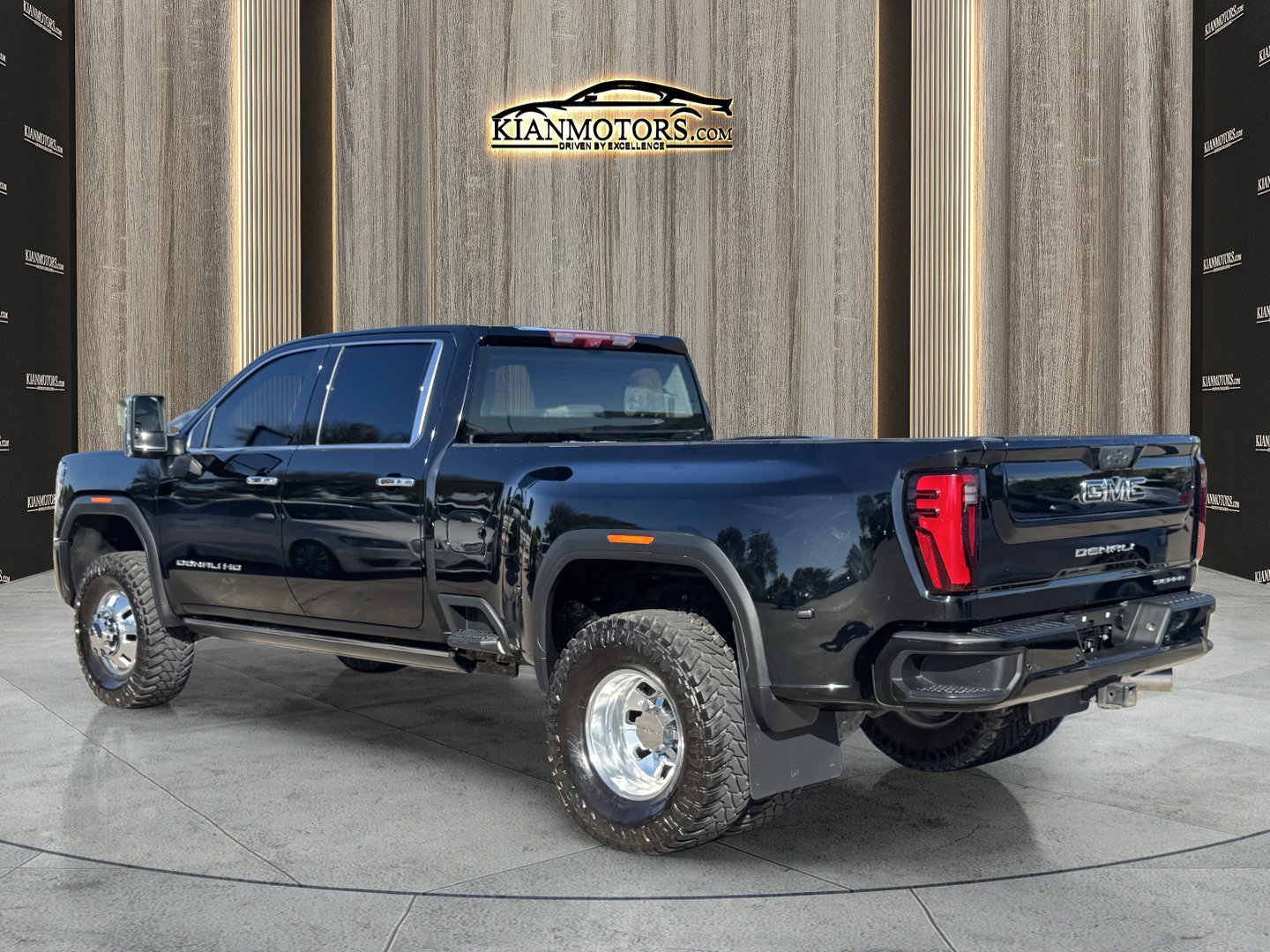 Used 2024 GMC Sierra 3500 Denali w/ Denali Reserve Package image 5