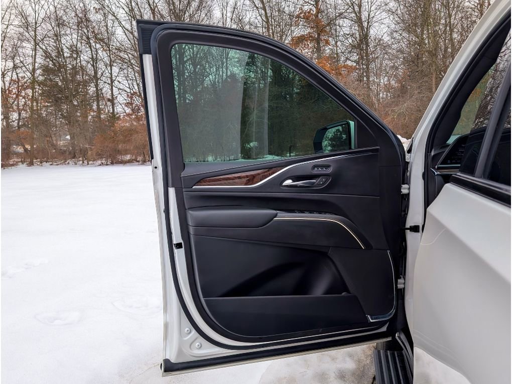 Used 2022 Cadillac Escalade ESV Sport Platinum w/ LPO, ONYX Package image 10