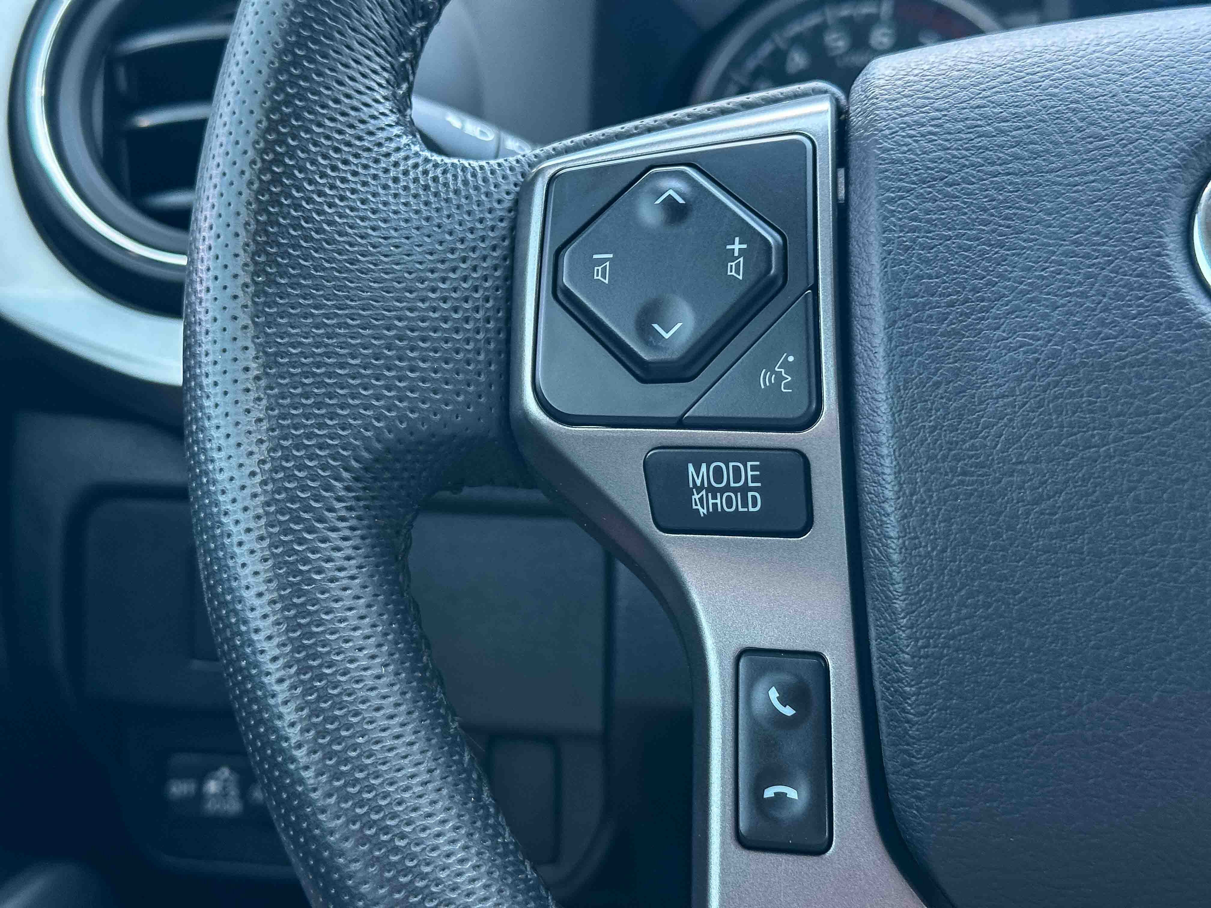 Used 2022 Toyota Tacoma SR5 RWD image 28