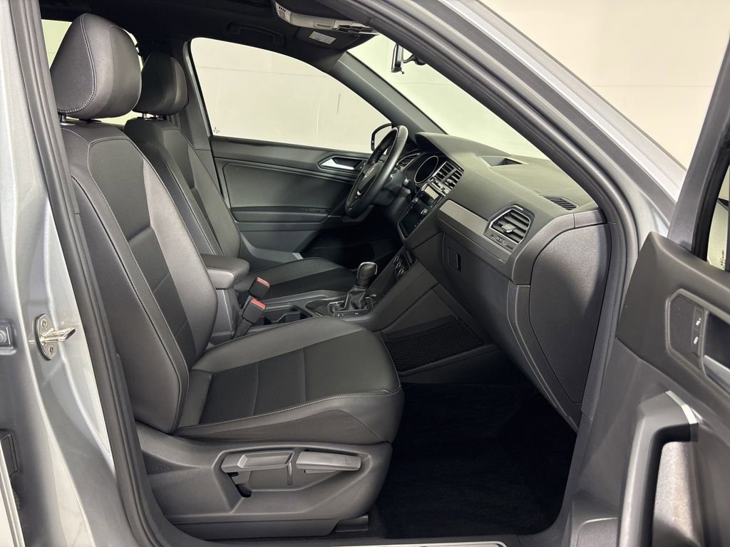 Used 2020 Volkswagen Tiguan SE R-Line image 12
