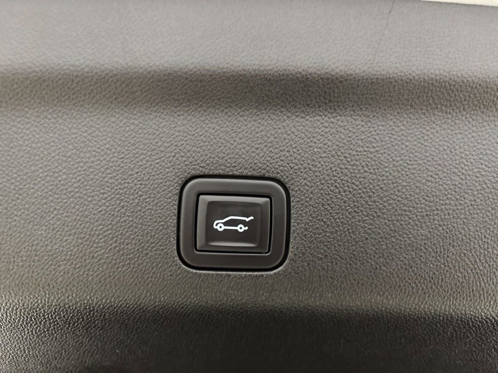 Used 2023 Chevrolet Suburban High Country w/ Advanced Technology Package image 36