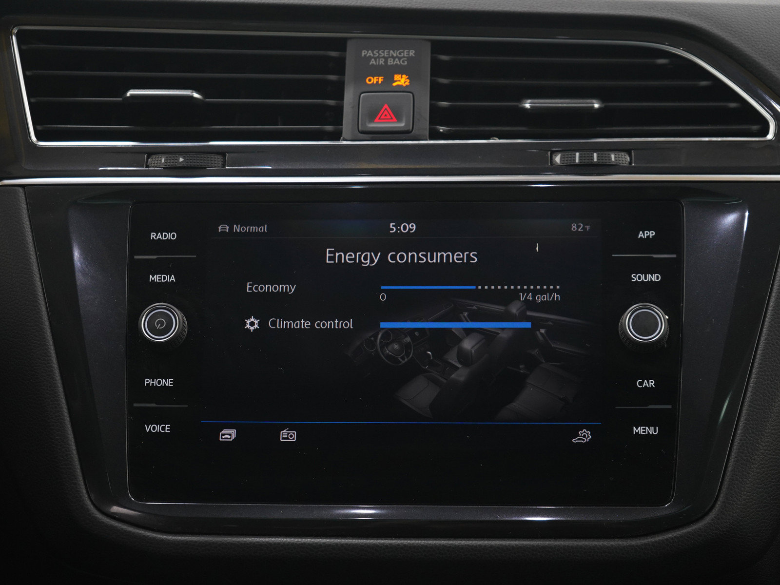 Used 2019 Volkswagen Tiguan SE w/ Panoramic Sunroof Package AWD/4WD image 17