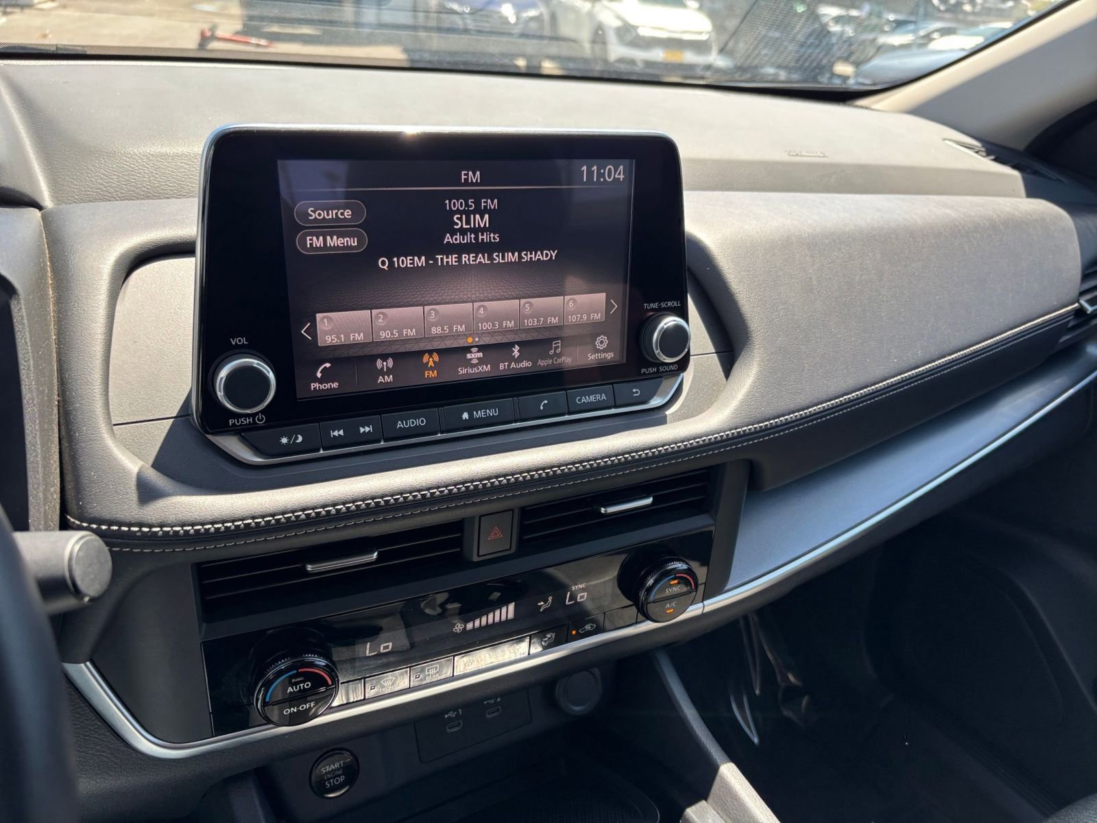 Used 2025 Nissan Rogue SV FWD image 17