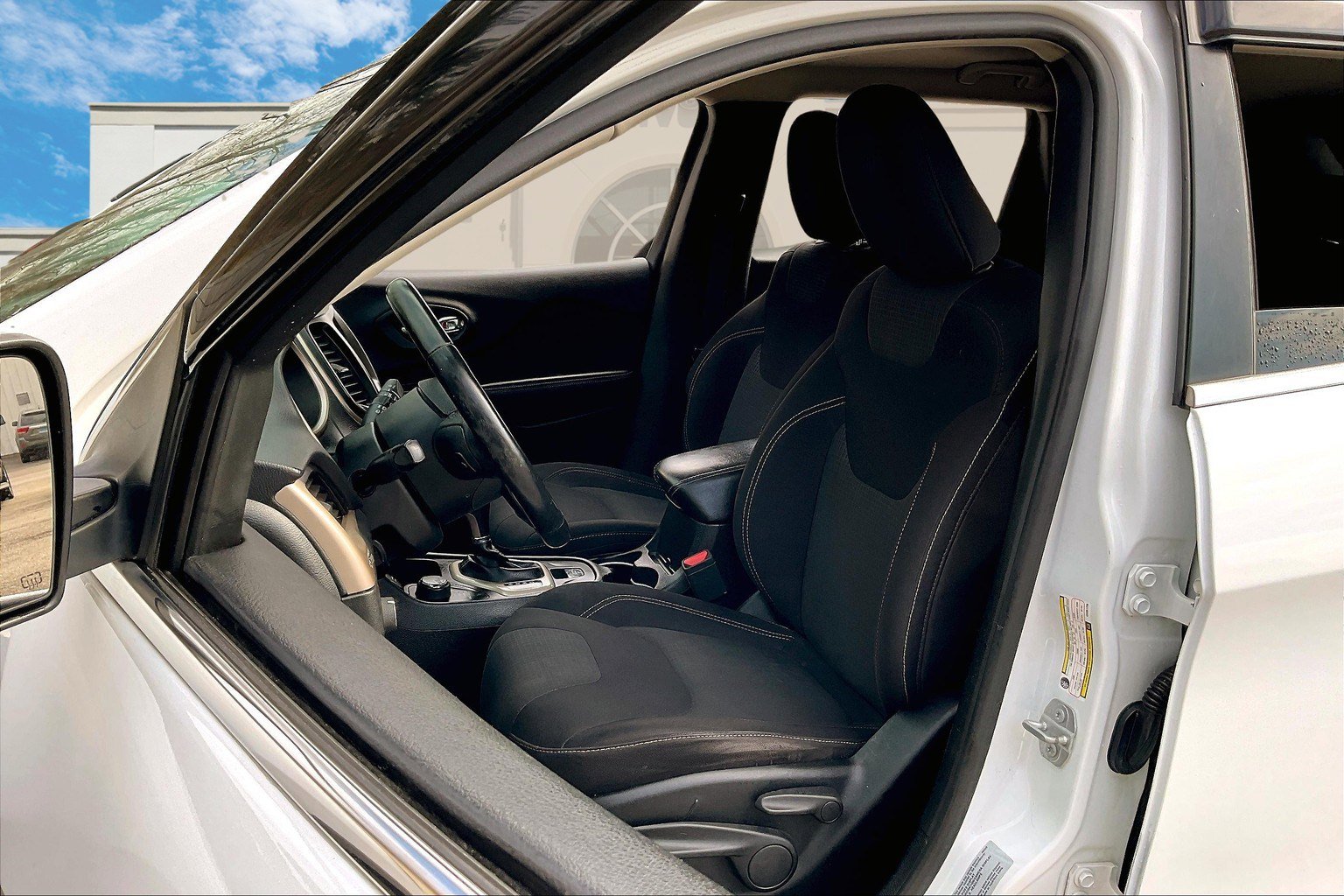 Used 2016 Jeep Cherokee Latitude w/ Cold Weather Group image 22