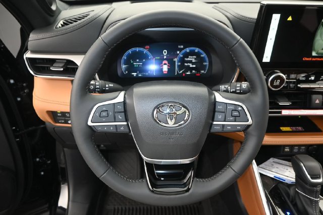 New 2026 Toyota Highlander Platinum AWD/4WD image 5