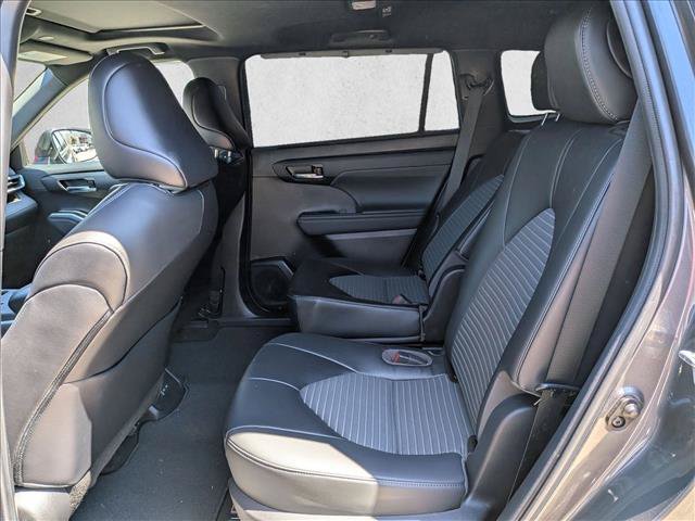Used 2023 Toyota Highlander XSE FWD image 19