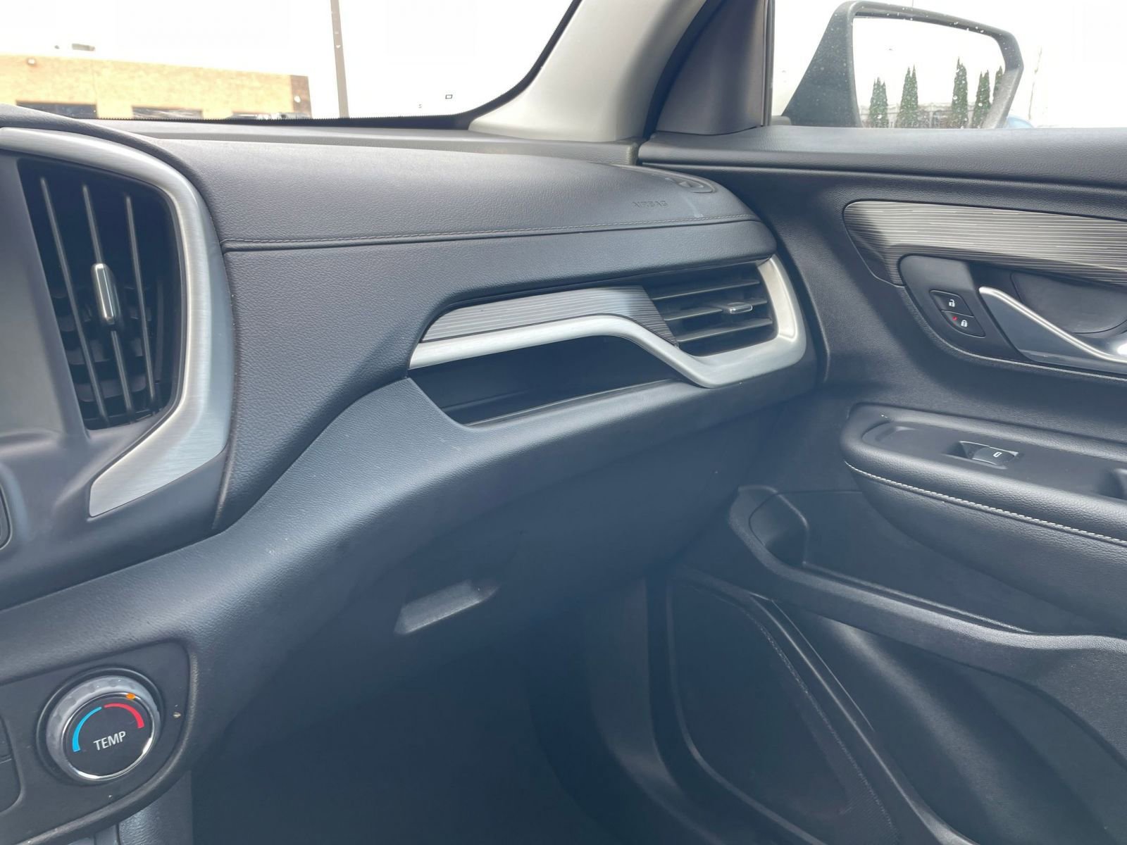 Used 2024 GMC Terrain SLE image 33