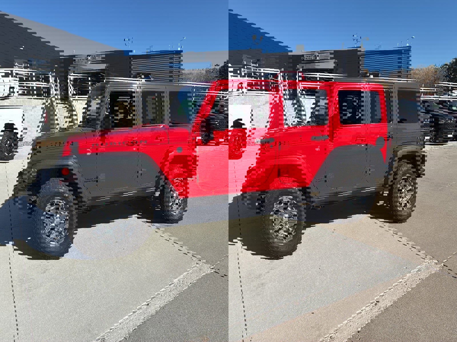 Used 2018 Jeep Wrangler Unlimited Rubicon w/ Connectivity Group image 1