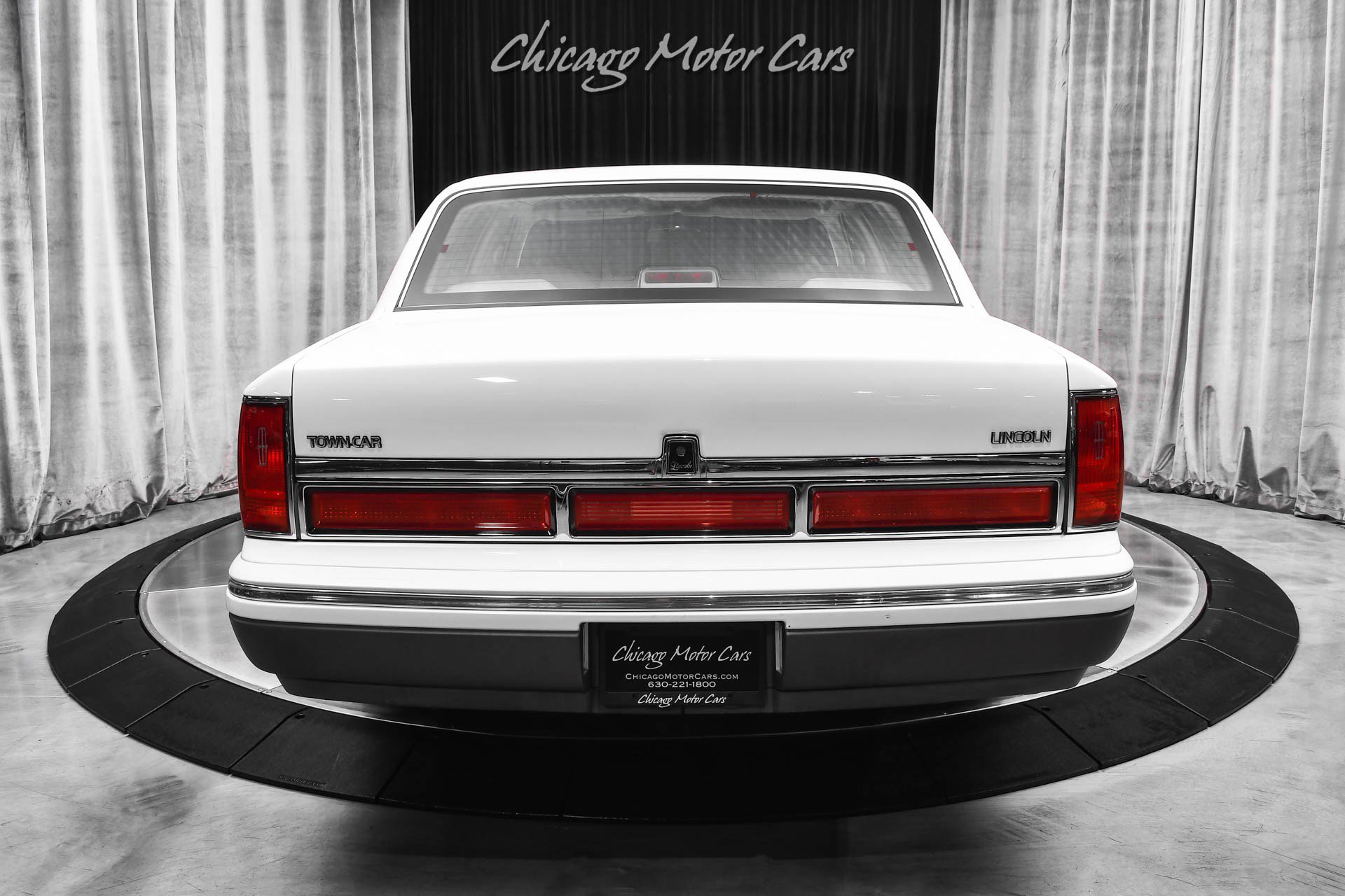 Used 1997 Lincoln Town Car Signature image 4