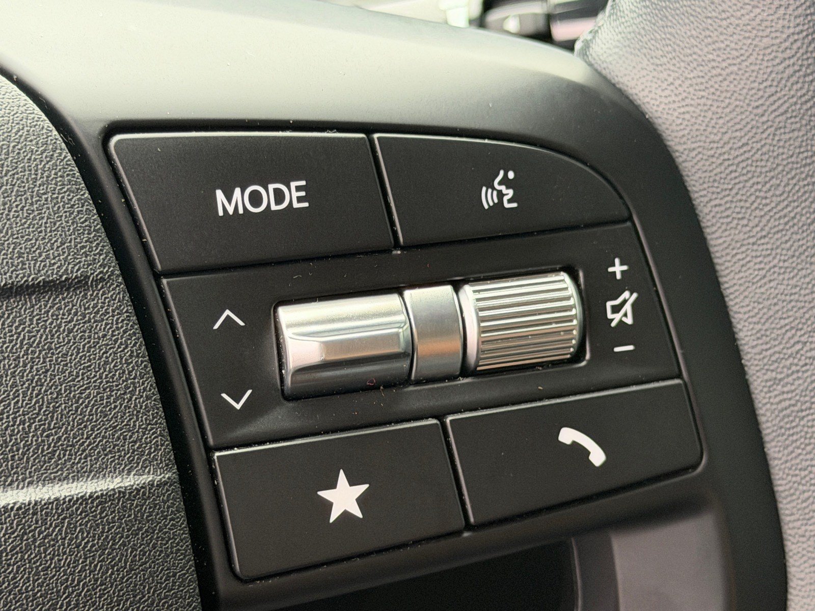 Used 2025 Kia K4 EX FWD image 40