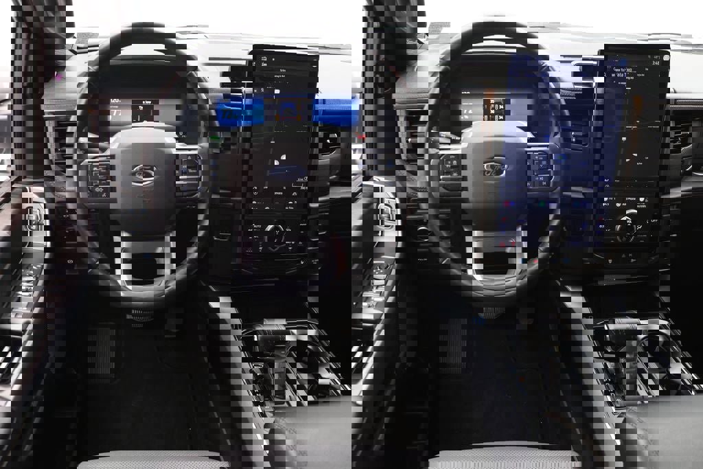 Used 2023 Ford F150 Lightning Lariat w/ Max Trailer Tow Package image 17