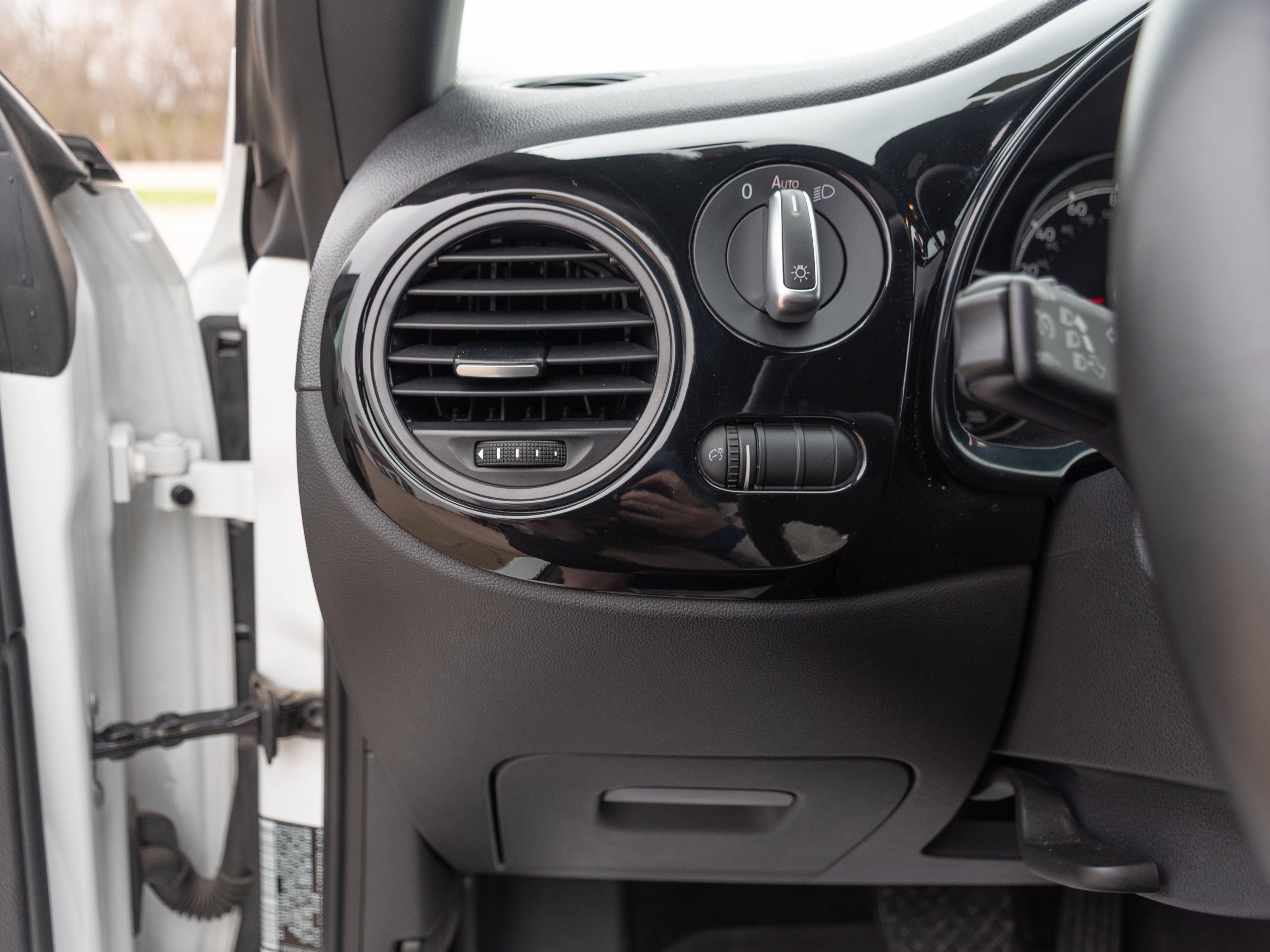 Used 2018 Volkswagen Beetle 2.0T S image 10
