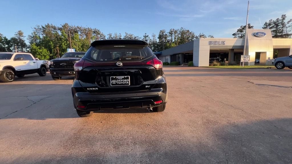 Used 2022 Nissan Kicks SV w/ Interior Electronics Package FWD image 5