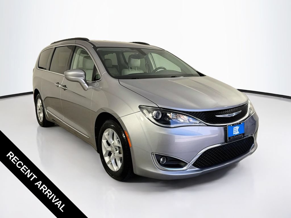 Used 2017 Chrysler Pacifica Touring-L w/ Tire & Wheel Group