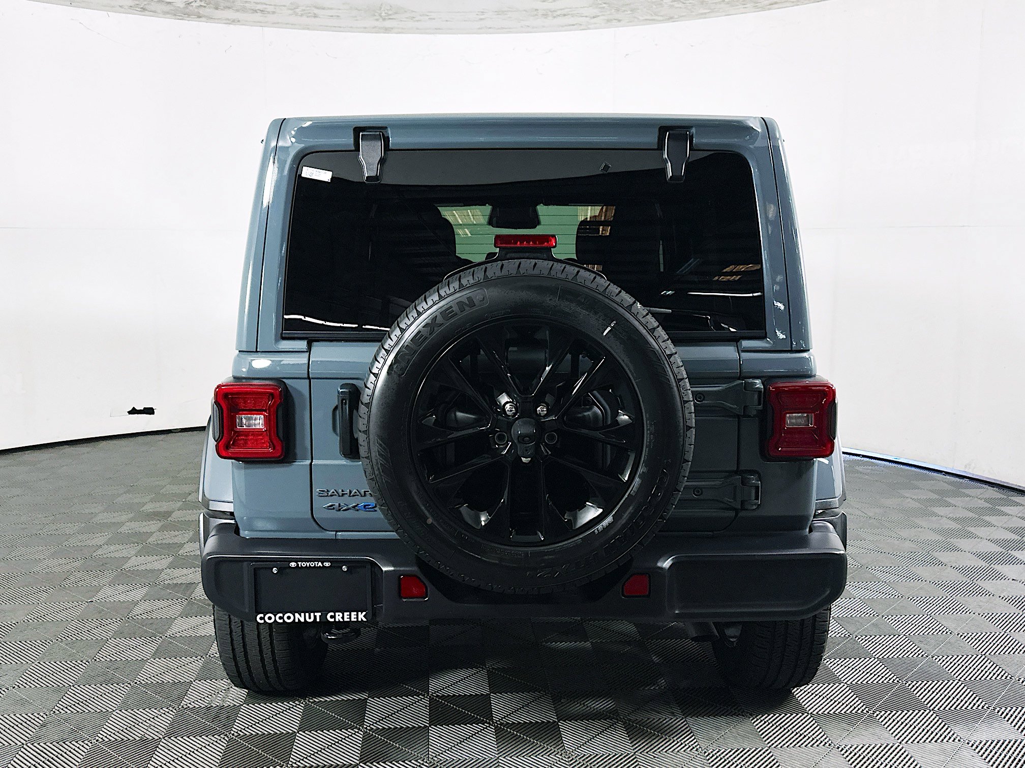 Used 2025 Jeep Wrangler Sahara image 4