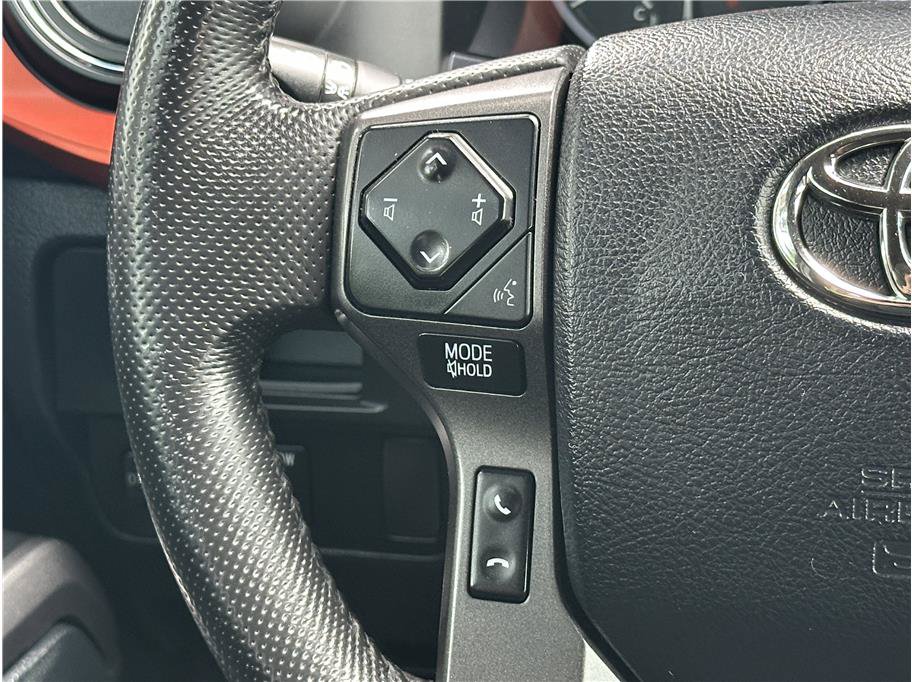 Used 2016 Toyota Tacoma TRD Off-Road AWD/4WD image 21