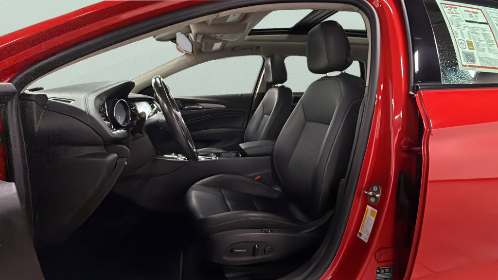 Used 2018 Buick Regal Essence w/ Driver Confidence Package #1 image 17