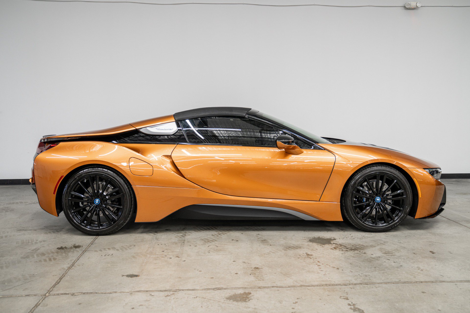 Used 2019 BMW i8 Roadster AWD/4WD image 16