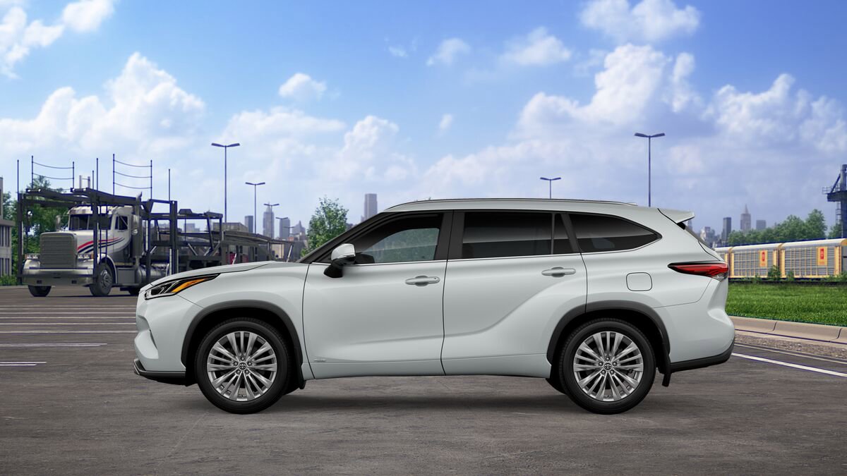 New 2026 Toyota Highlander Platinum image 5