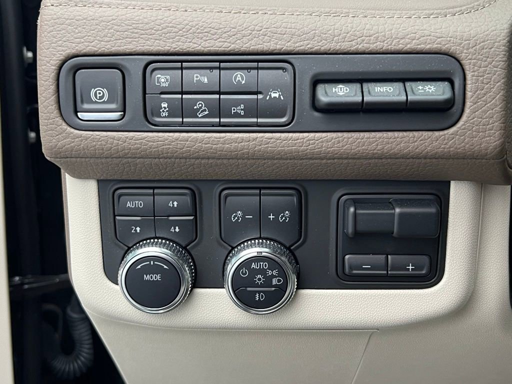 Used 2024 GMC Yukon Denali w/ Advanced Technology Package AWD/4WD image 25