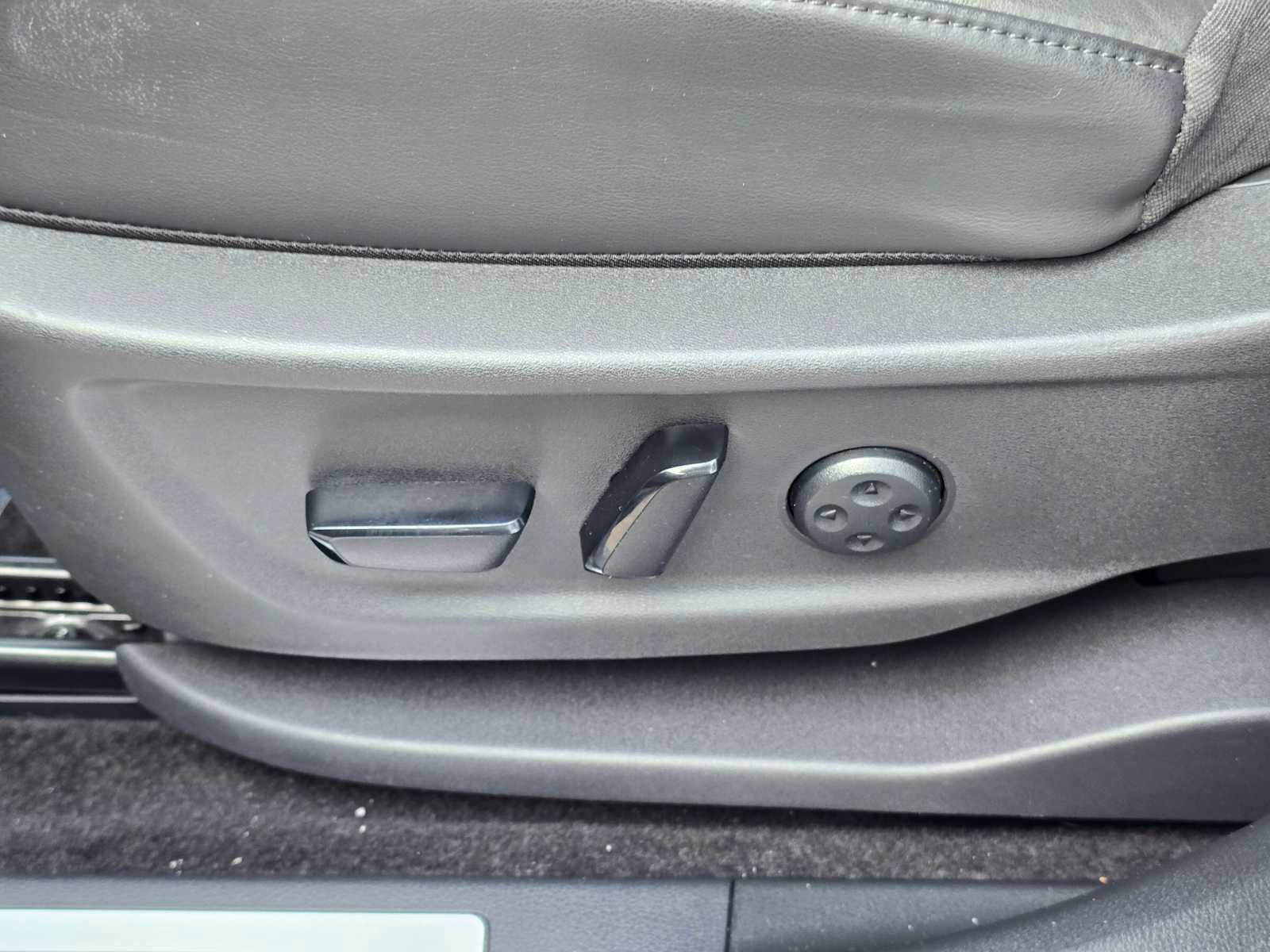 Used 2024 Nissan Ariya AWD image 23