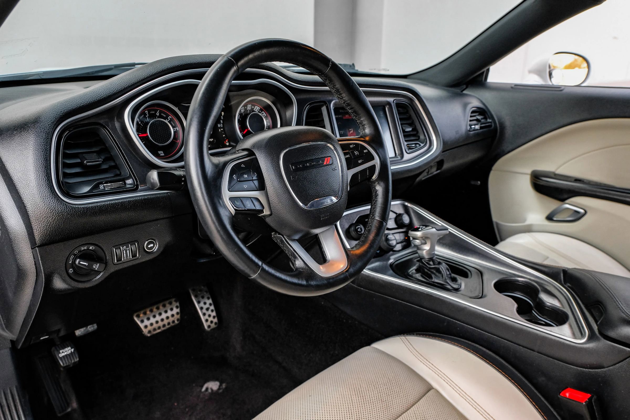Used 2016 Dodge Challenger SXT Plus image 19
