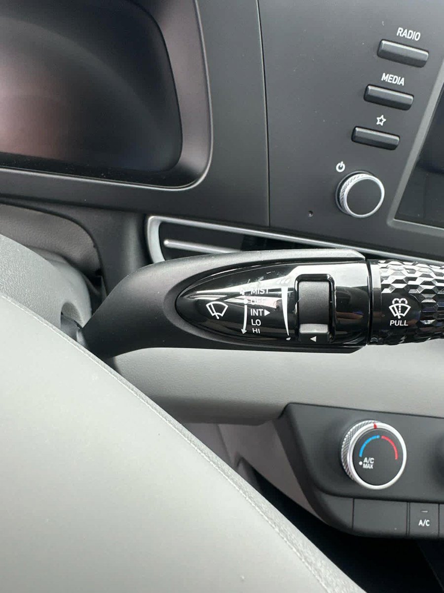 New 2026 Hyundai Elantra SE FWD image 13