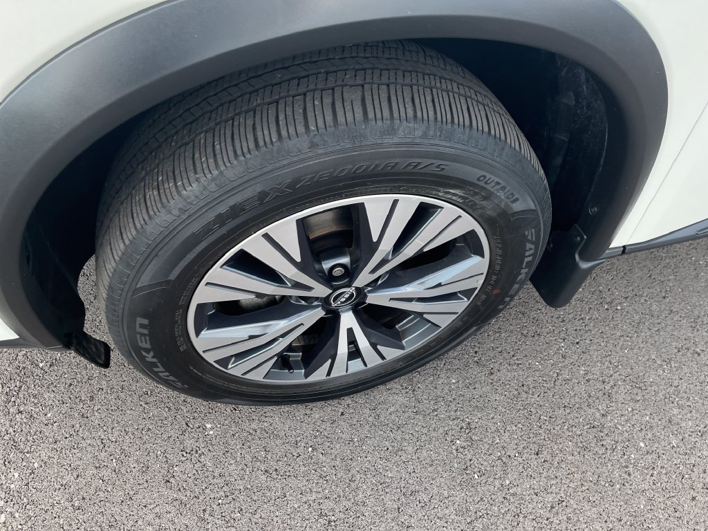 Used 2023 Nissan Rogue SV FWD image 9